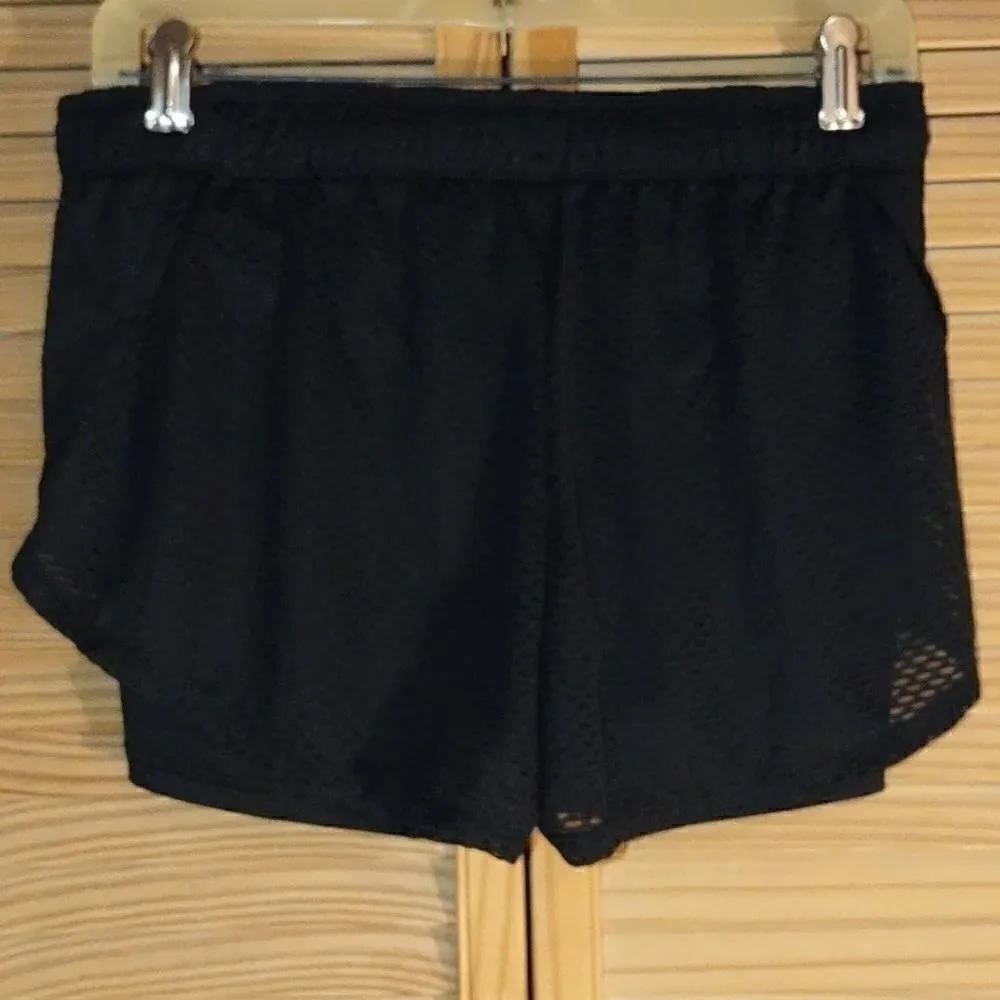 Reebok Ladies Black mesh Athletic shorts szSmall